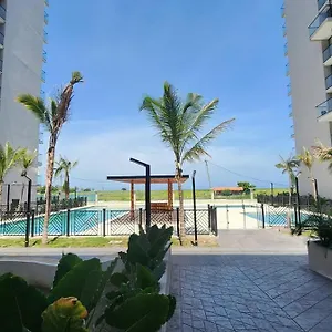 Piscina Y Mar En Pozos Colorados Santa Marta (Magdalena)